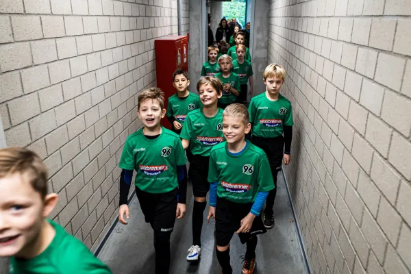 * FSV-Kids waren Einlaufkinder bei  Hannover 96 **