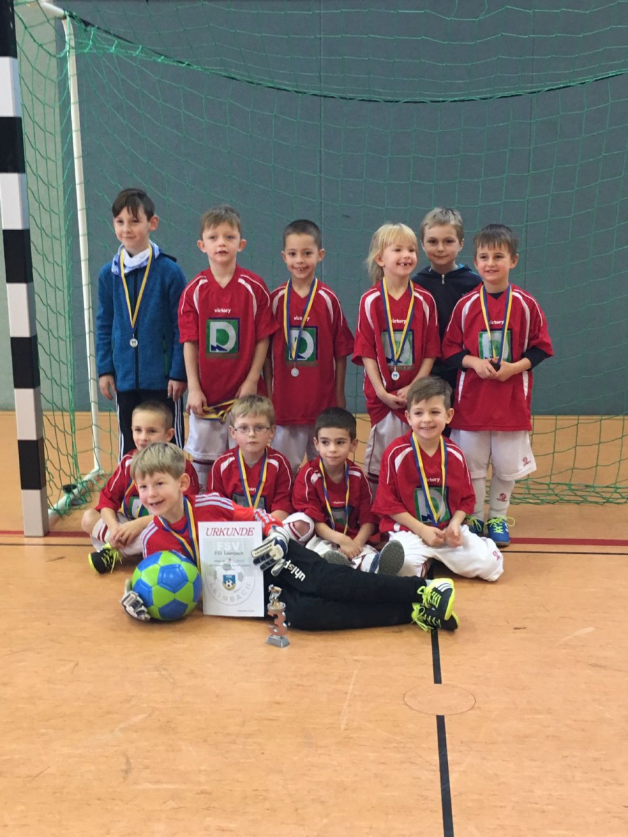 *** Podestplatz für Bambinis beim Hallenturnier ***