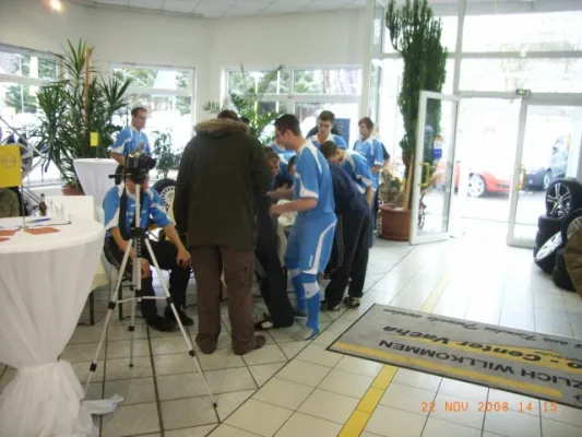 2. Mannschaft im Opel-Autohaus