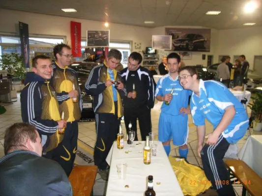 2. Mannschaft im Opel-Autohaus