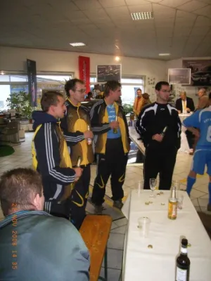 2. Mannschaft im Opel-Autohaus