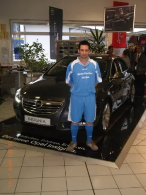 2. Mannschaft im Opel-Autohaus