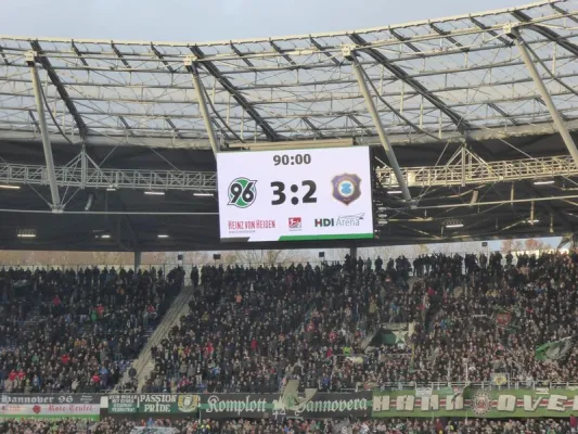 * FSV-Kids waren Einlaufkinder bei  Hannover 96 **