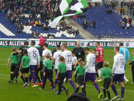 * FSV-Kids waren Einlaufkinder bei  Hannover 96 **